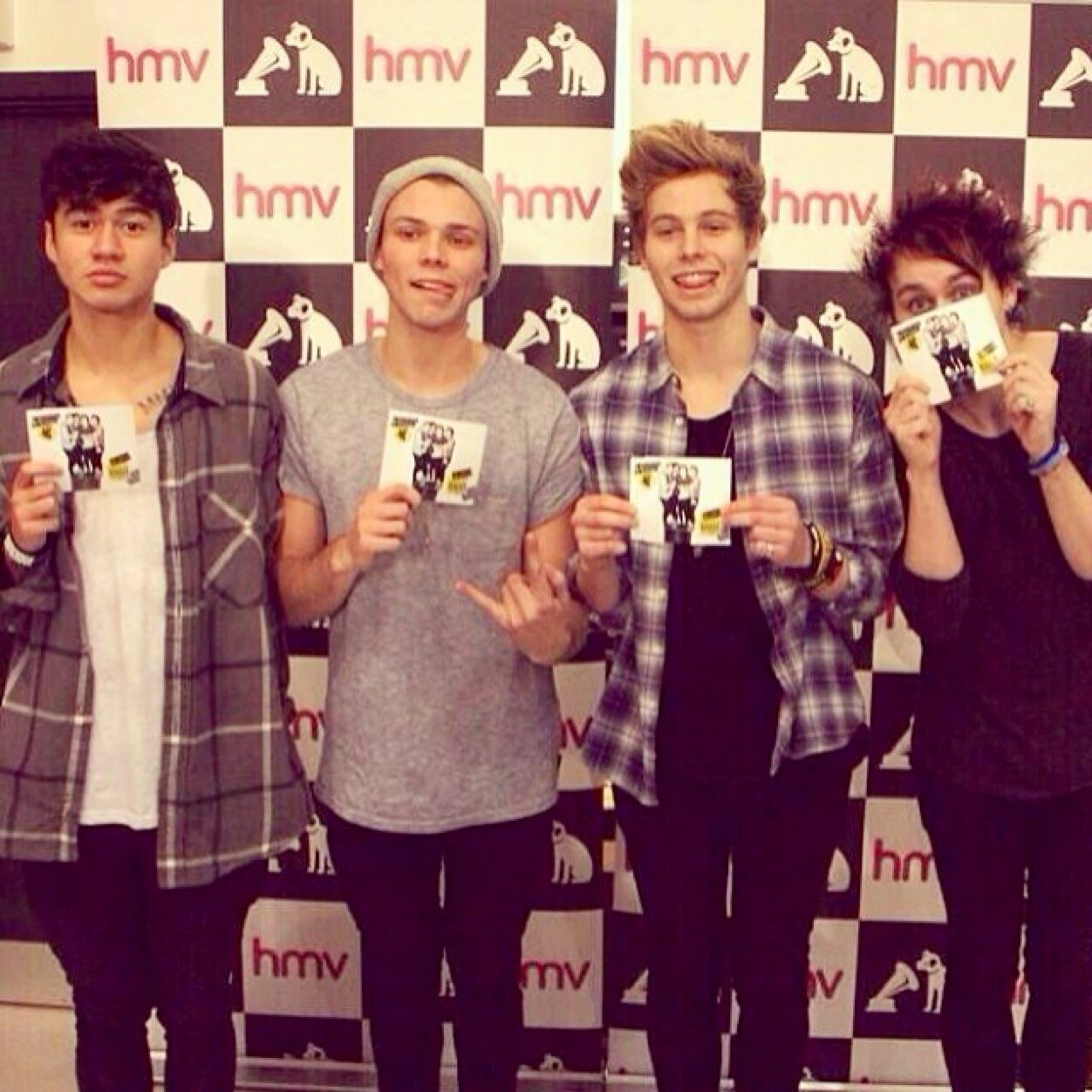 Follow my account @lukeishemazing i follow bak