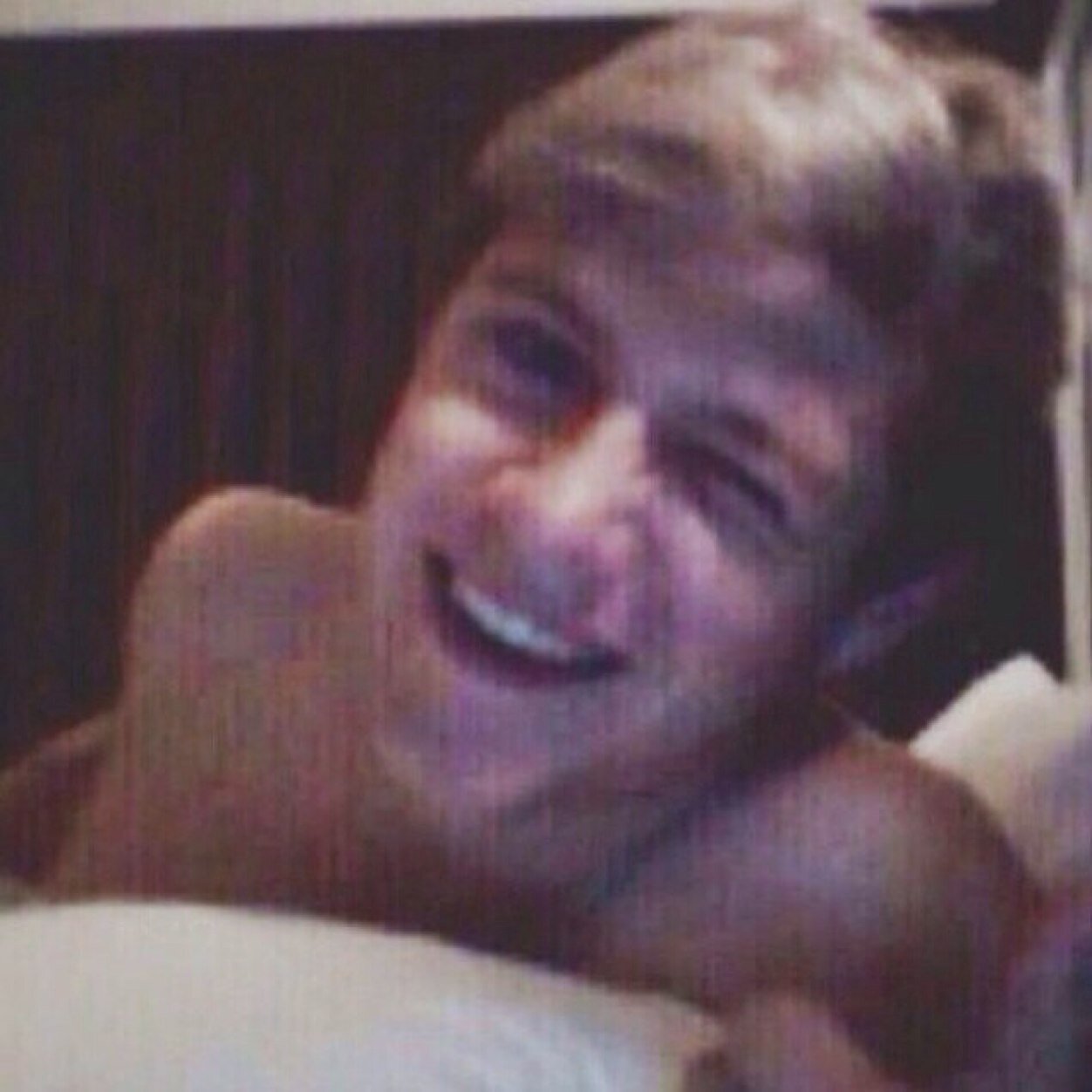 follow @snugglyyziam