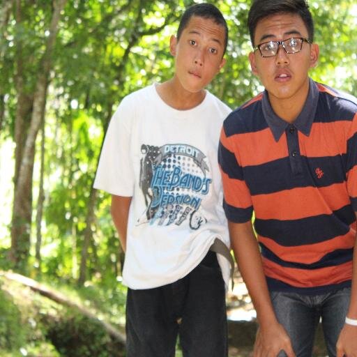 Sahabat adalah mereka
yang selalu ada di kala
senang maupun susah.