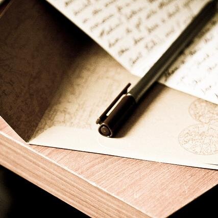 hellostrangersg's profile picture. sending love and life, one letter at a time