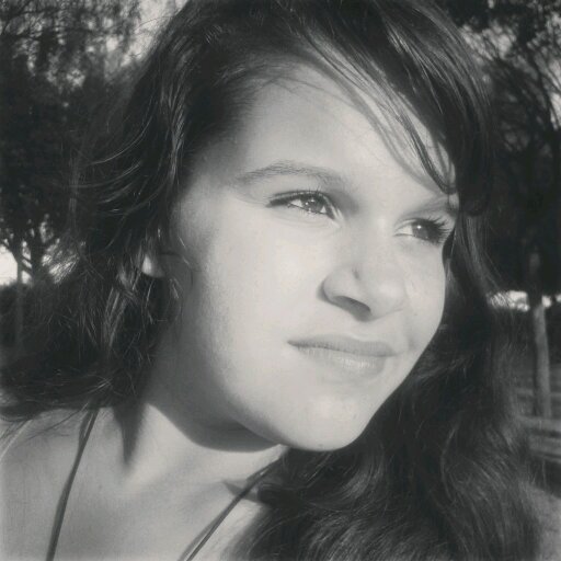 LarisaNicolof's profile picture. Si criticas mi música, Criticas mi estlo :))