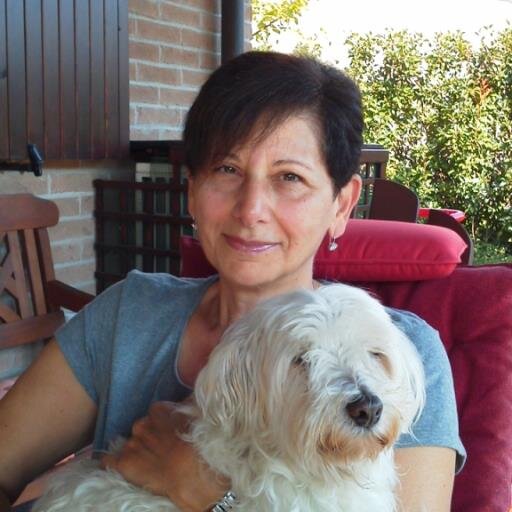 Scrivo favole e storie per bambini, poesie haiku e tutto ciò che mi detta il cuore.
