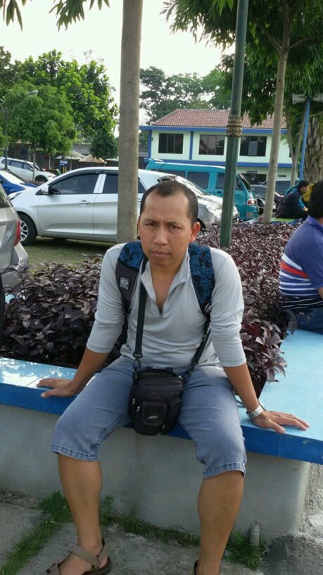 manusia yang masih terus belajar untuk mencari keridhoan yg ngecat lombok....