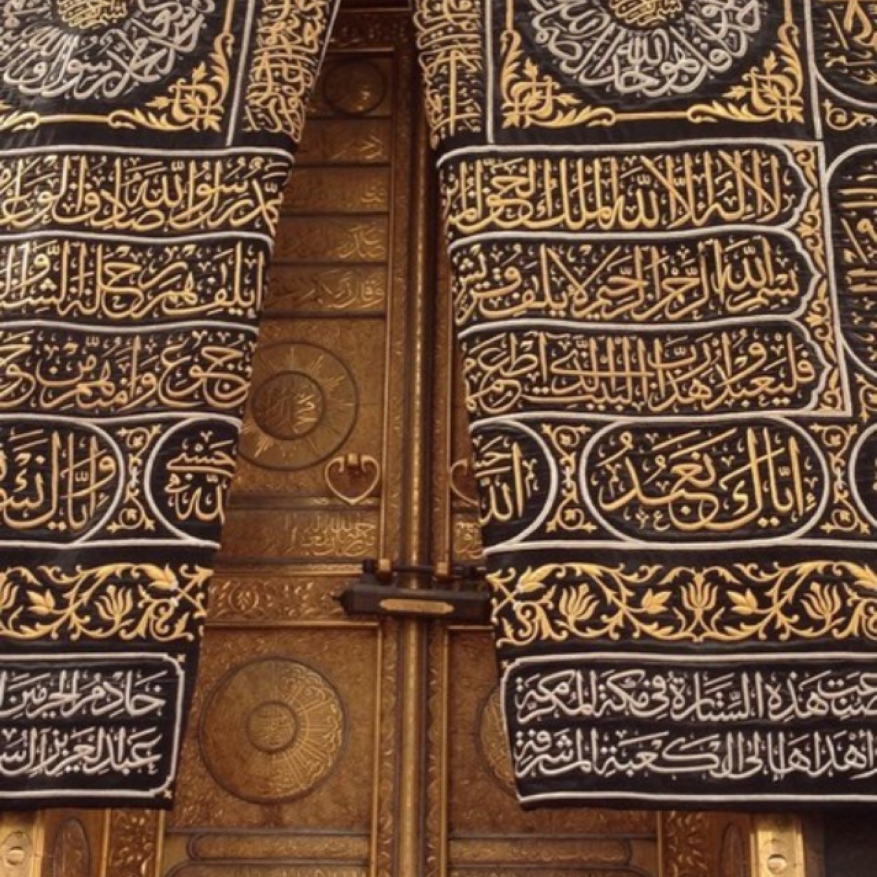 الكويت، (قانوني،احب الشعر) قلوب الناس ليست الجنّه فلا تتعب نفسك من أجل البقاء فيها