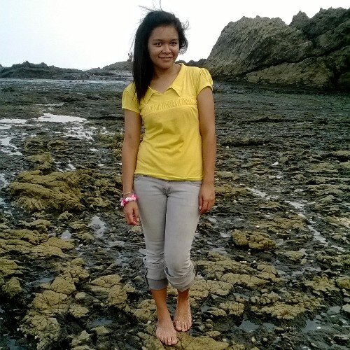 Bahagia itu sederhana,, cuma butuh wktu buat ngejalani'a ,, Don't worry be happy ♡.♡