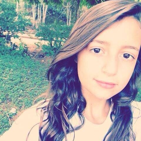 ~ α gαrotiinhα imperfeitα,
αqeelα qeê chorα de dor,
αqeelα qeê ja sofreu poor αmor,
αqeelα qe sαbe se αrrepender ♥