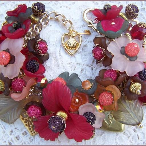 MaureenH123's profile picture. 