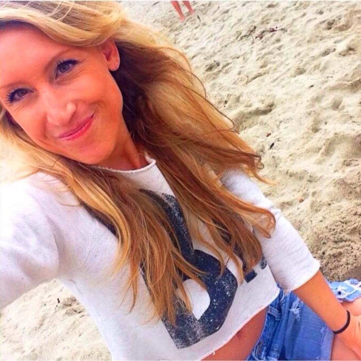 cecharhut's profile picture. 