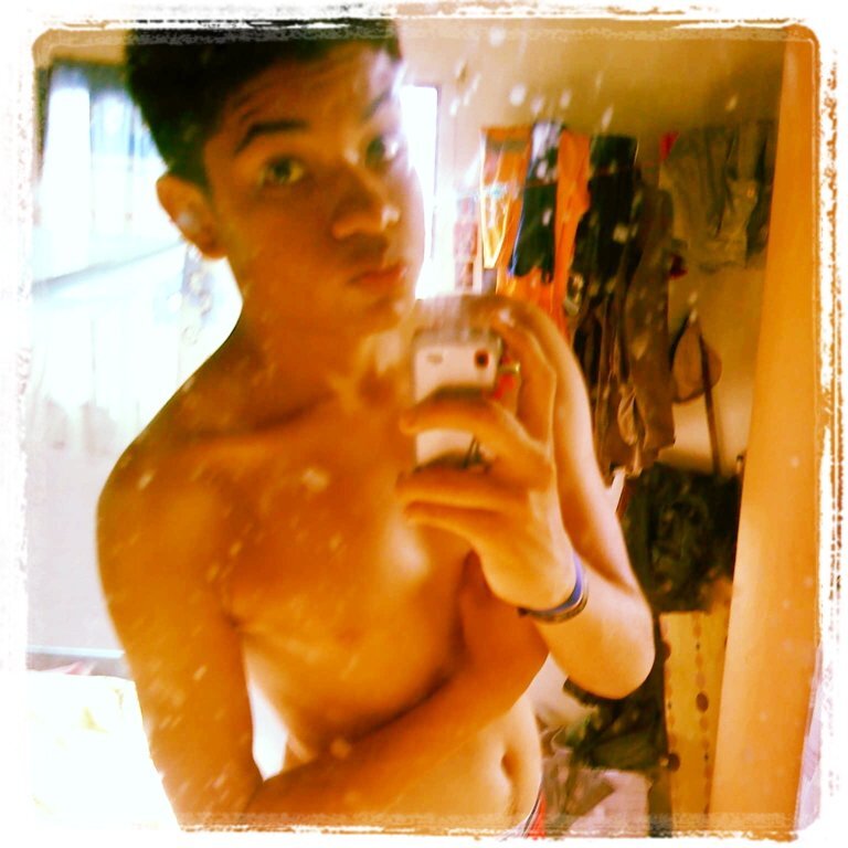Un joven ejemplar cariñoso y un poko divertido jjjj