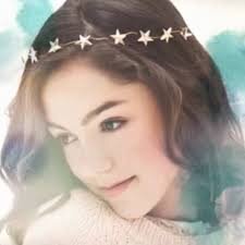 NO la autentica María Parrado, la autentica es @mariaparradovoz. Soy su Fan Club. Siempre junto a esa voz dulce y maravillosa, LUCHANDO POR SUS SUEÑOS ♥ ☺ ♫