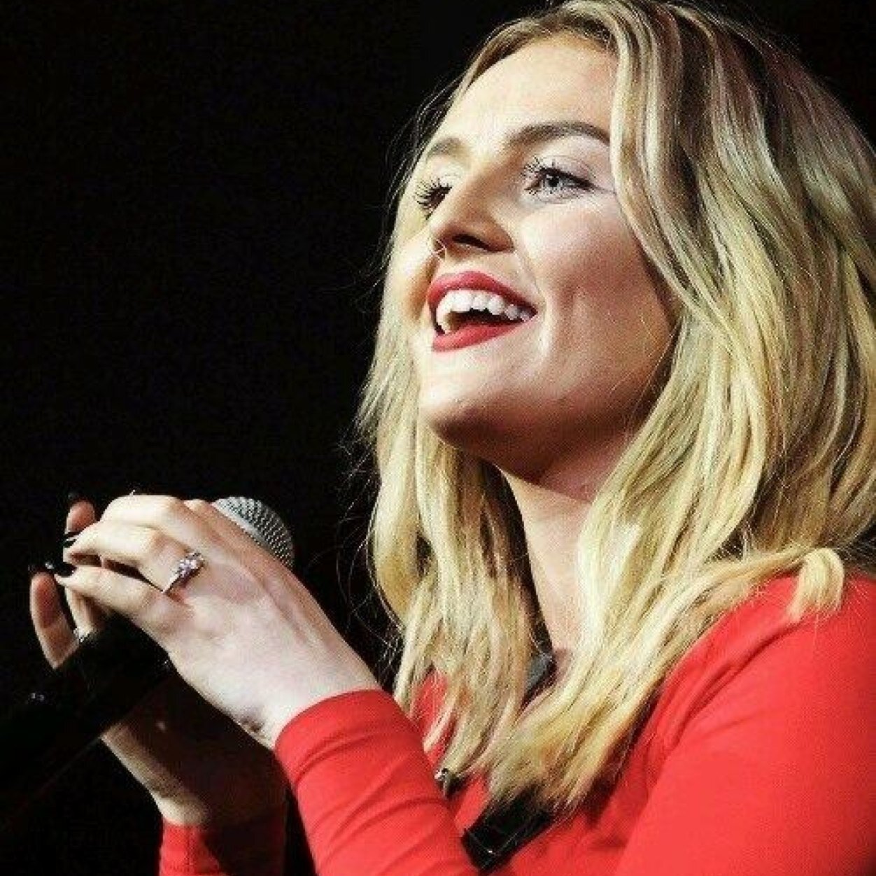 Go and follow @PROUDOFTHEM__ she'll give you a followback