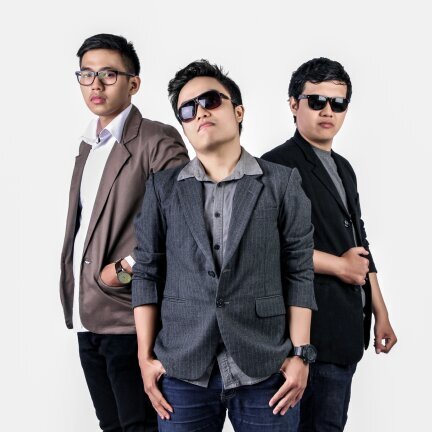 Urban RockinPops catchy & groovy  |voc+gtr:@penkypenky| |keys: @ekowidyamanto| drum: @dhimaswicak  contact:081254233883/bbm:2a0af65b