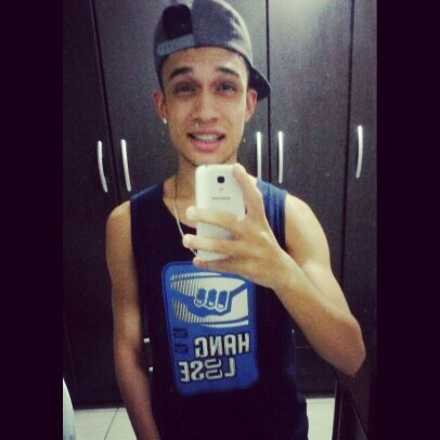Brindo à casa
Brindo à vida
Meus amores
Minha família  ♫ ;)