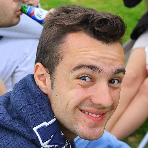Lycéen, 19ans, Saintes, amateur de billard et fan de sport,
Snapchat & Instagram : cauchyy