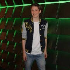 Sebastiaan is een van de finalisten van het Avro Junior Songfestival 2014.. allemaal stemmen! gewoon omdat Sebastiaan de beste is!