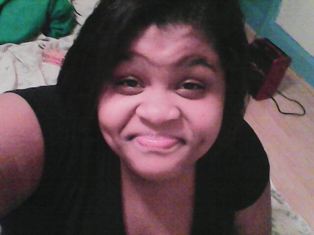 Heey im Sierra .. Cece fah shoort . Im 15 , ima freshmaan & i rep #TEAM BISEXUAL !