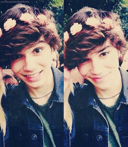 congratsxGeorge's profile picture. You was on George mind for 2 seconds, and he turned your follow button blue!