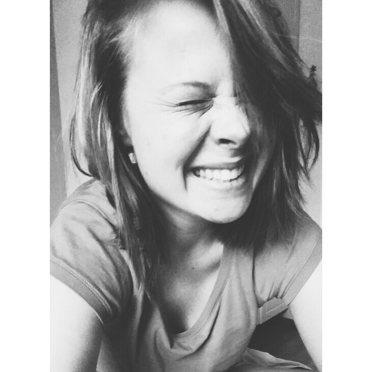 siniannika's profile picture. expert in day dreaming.