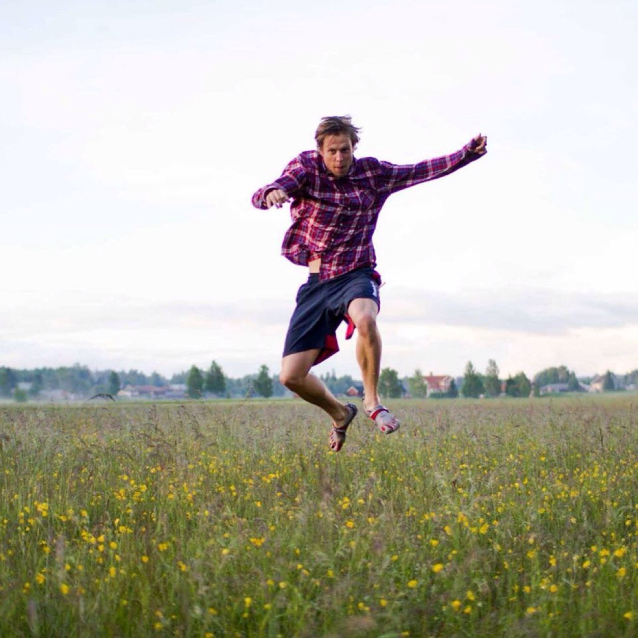Photographer, journalist & skier med känsla för feeling. For professional photographs, @adamkarlsjo on Instagram!