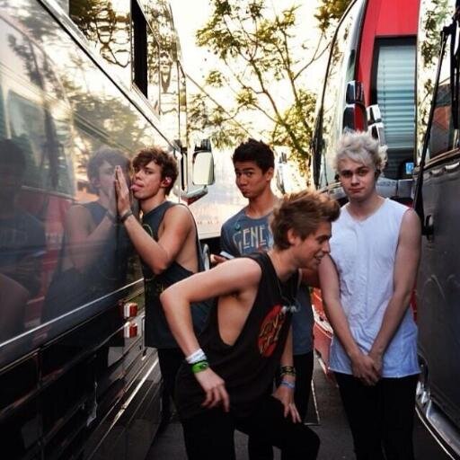 hi i gave you a free follow bc ily. go follow me if you don't already @creamedhoood thankya! ily