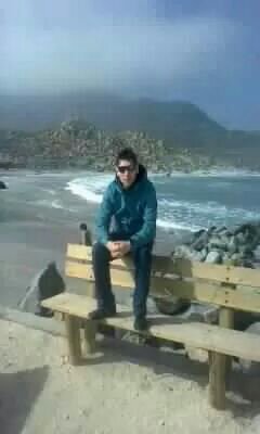 Naci y morire amando a mis seres queridos.