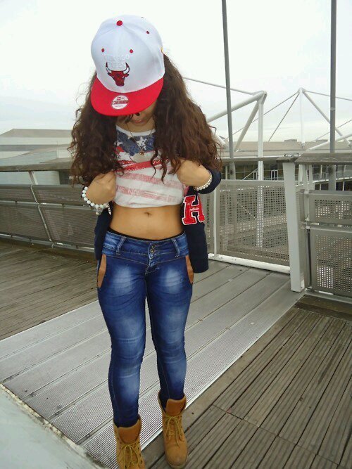 NeveMathers's profile picture. 22 Years Old//Singer// Songwriter. I love Disney movies and playing the guitar//Live Life Living// I love EDM