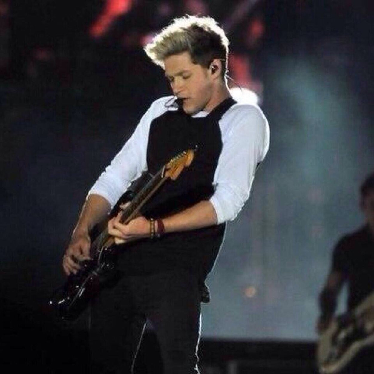 Niall if you could see youreself, 
just for one day, you'd see how everyone else see you,
And oh my... youre fucking adoroble!