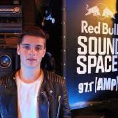 Martin Garrix may not be a superhero or a secret agent, but he does possess two identities.
A 17-year-old student by day, but when the sun goes down he can be f