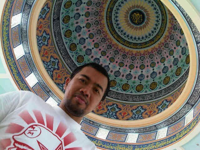 Owner WAROENG GRUP.... Waroeng steak&shake, Waroeng Penyet. Waroeng AKAM. Hotel SITI