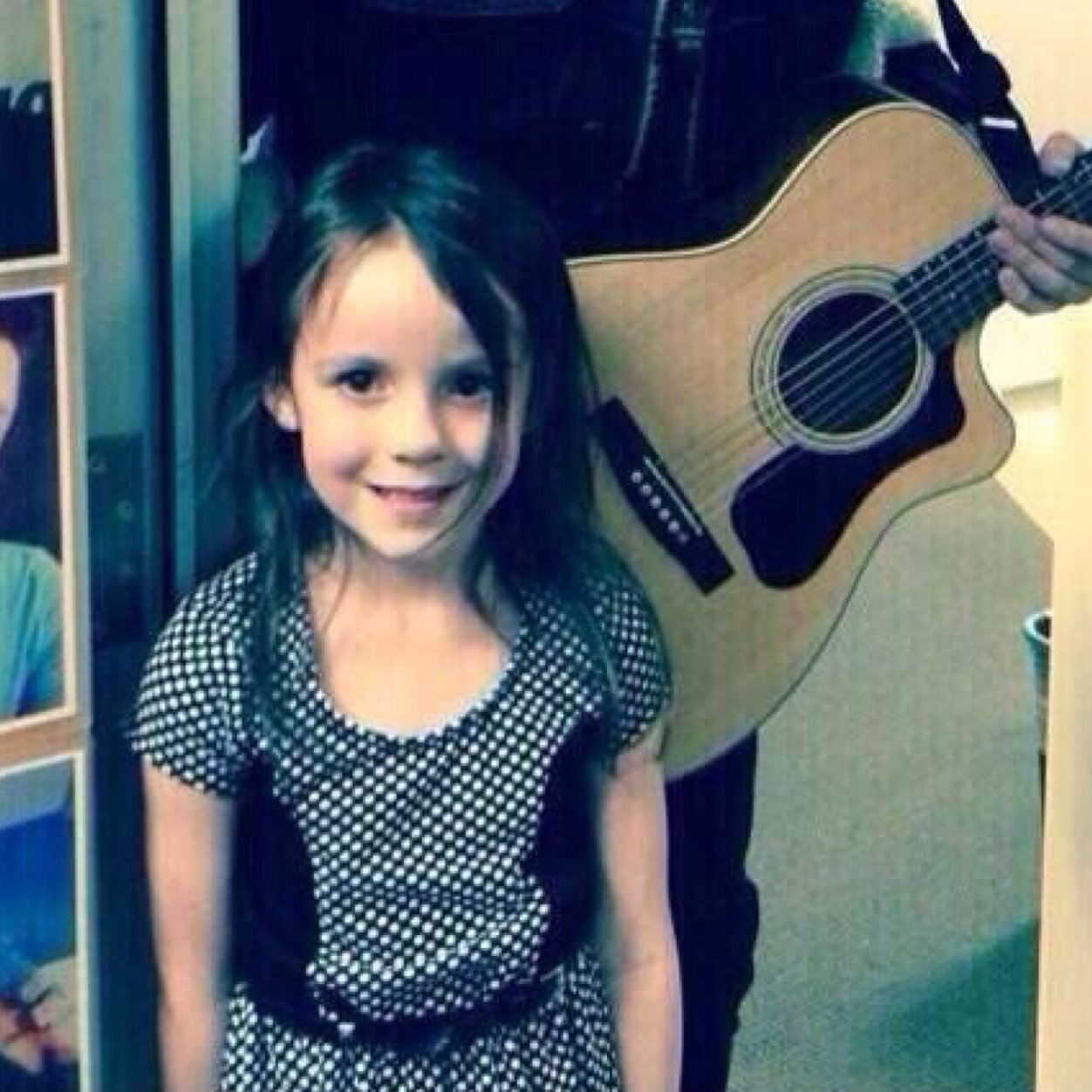 Hey im rachel mary lynch, my mommy is @delly_princess_ and my daddy is @RossLynch__R5