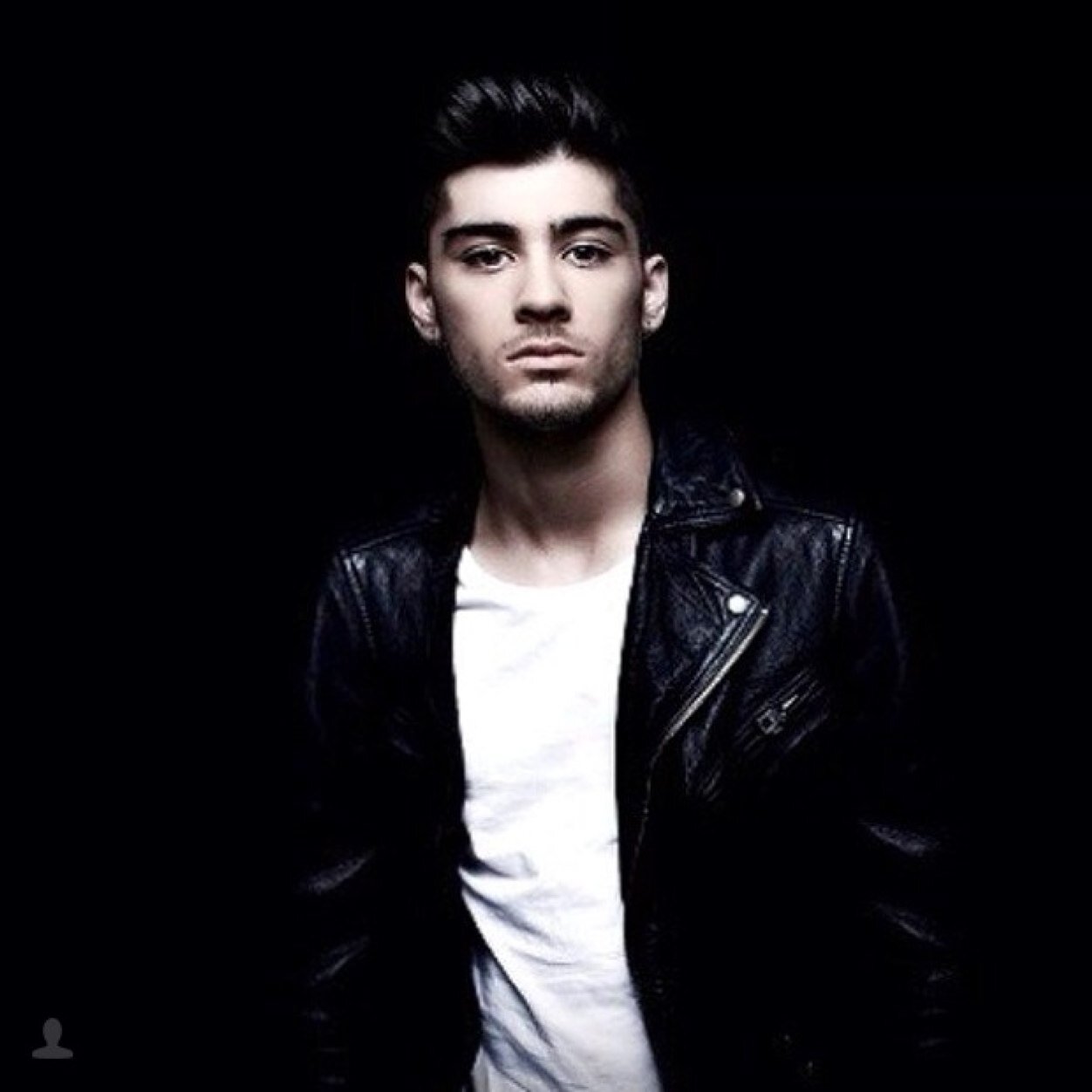 Im Noah GUY DIRECTIONER❤ ZAYN HARRY **single** -straight- Football team captain 15 years oldReddio
