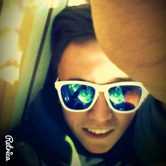 Si te sigo significa que estas buena o me caes bien :D - más o menos Moreno - monto en skate - juego al tenis - dubsted atopeee #.#