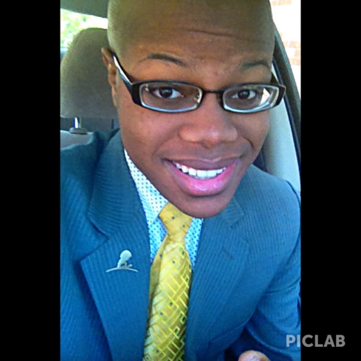 Hello, My name is Jerome Smith and I'm currently 20 years of age. I am a positive minded being who love to encourage others!