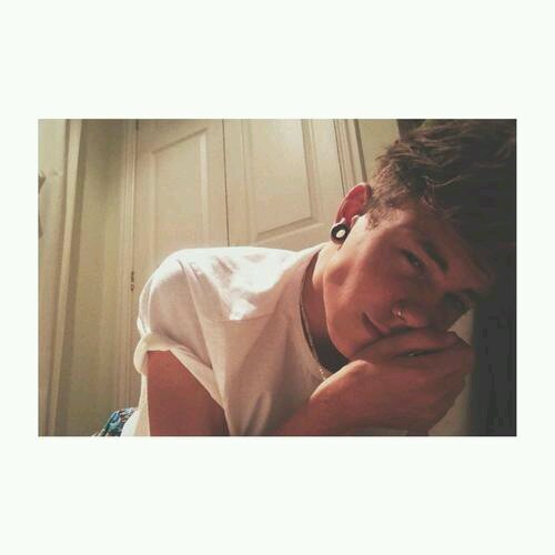 carrctsticks's profile picture. Your lips are like whiskey and I want to get drunk.