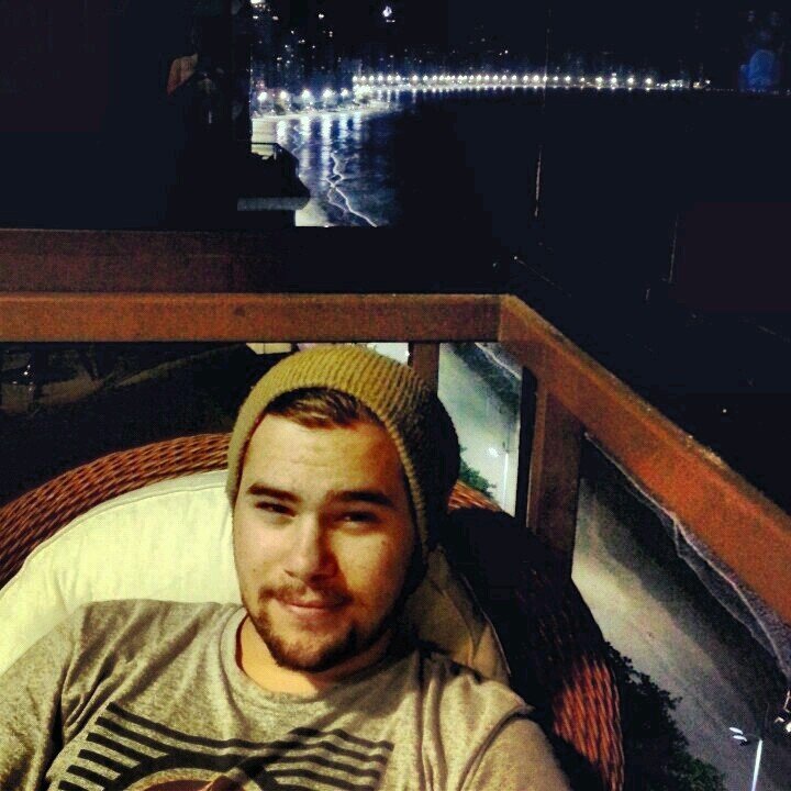 DJ/Producer 
http://t.co/BuXUgFO9RS / snapchat: caarlosjrr