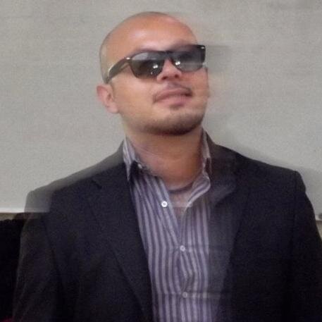 Emprendedor-Fotógrafo-Traductor-Blogger-CEO-Nómada-Especialista de E-commerce-Guía de turistas