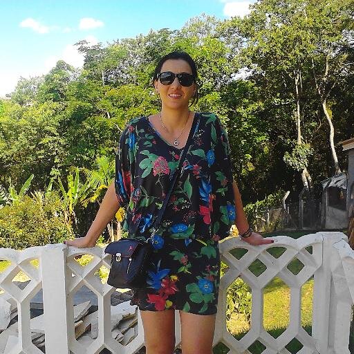 Sou muito mais que essas letras, frases e fotos falam sobre mim. Sou as minhas atitudes, os meus sentimentos, as minhas ideias. (Clarice Lispector)