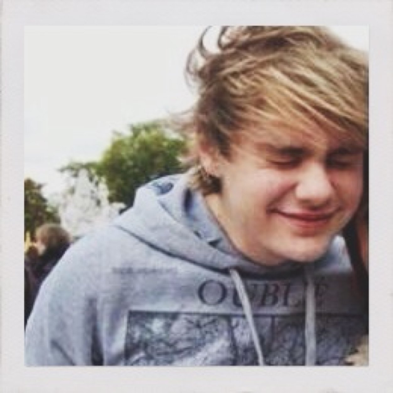 i gave you a free follow bc ily, please follow @hugmenarry_ ifb