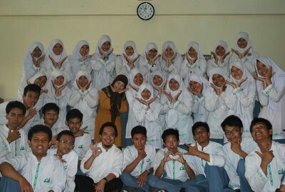 Tetap jadi yang terbaik diantara yang baik ;) | kita SEMUA adalah orang2 yang akan sukses dunia & akhirat | kejar semua impian lo ya guys :)| kelas keajaiban