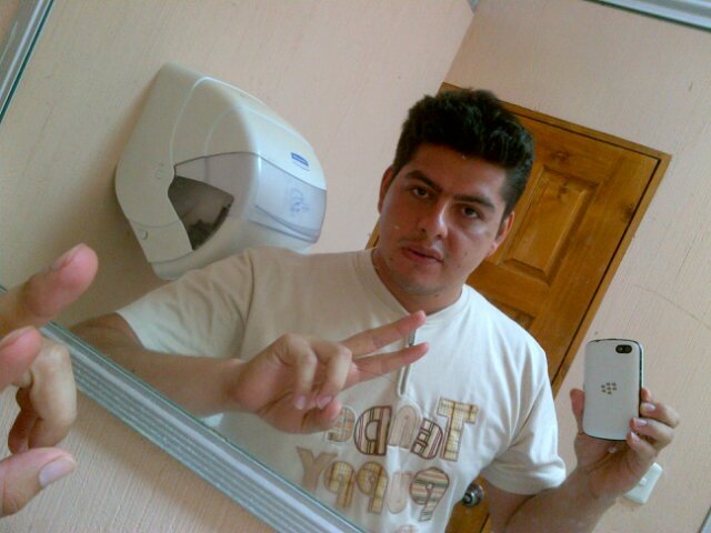 Geowashcr7's profile picture. 17/03/90' 100% Real Madrid           PIN: 2B860A92  Feliz y agradecido Con DIOS xq muy pronto saldrá a oídos de todos mi sencillo q se titula Samantha. Linck. J