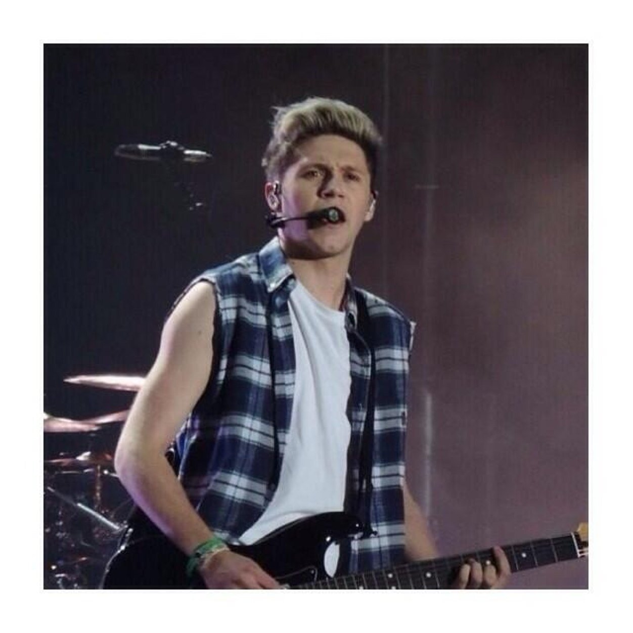 You dont have to follow this acc, its just for voting, have a nice day, ilysm {@1954slwt}