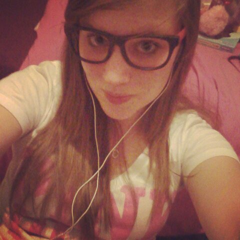 SchenlyG143's profile picture. i am that kind of person that will stick up for u in anything and i will never let u down