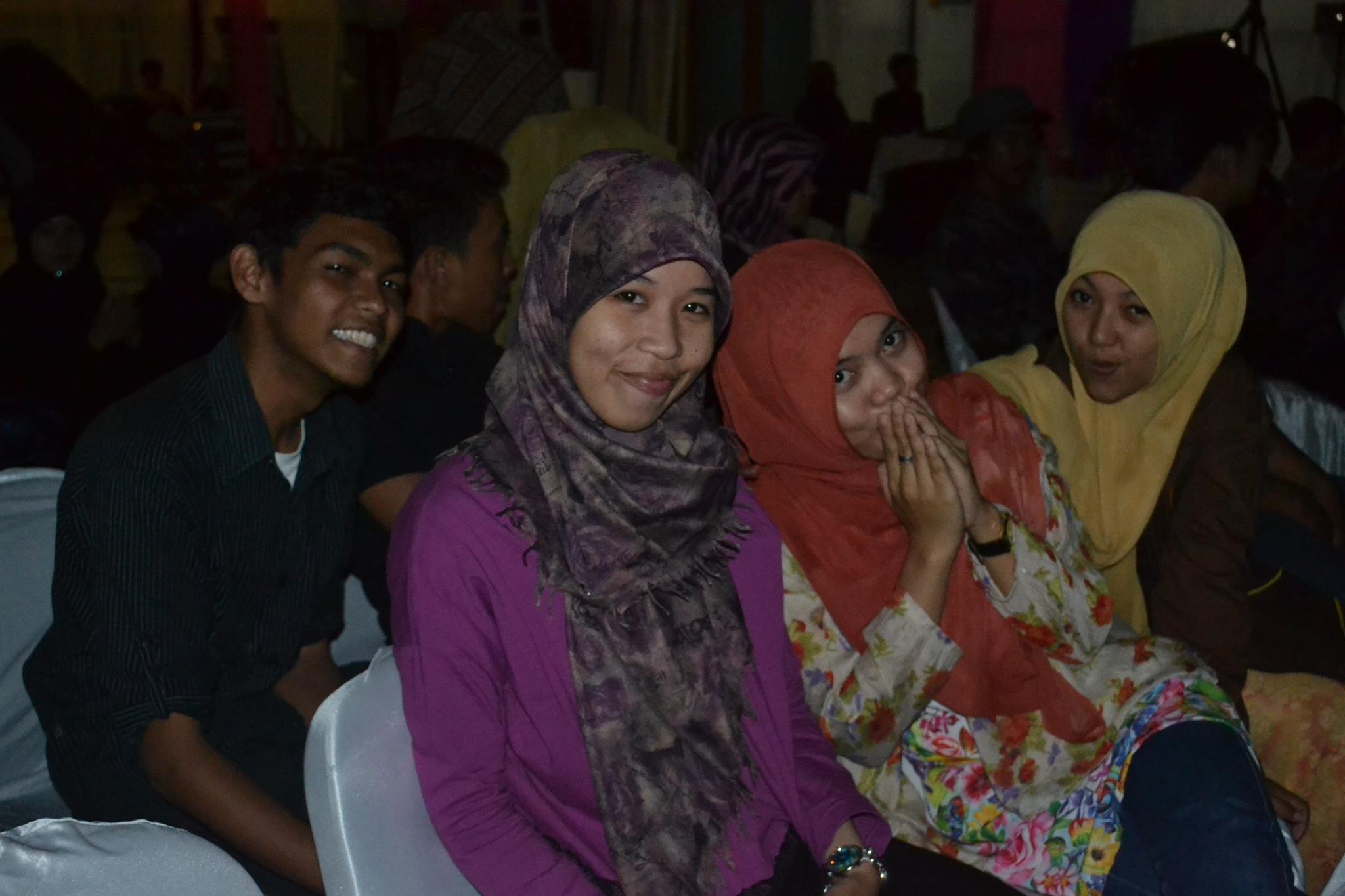 Qurratul_aeni's profile picture. Hijab is my way closer to my creator build my character.  

#From u SJ

pharmcy_uin 
ISOHID12IS cetaarrr.. Amfibi'12