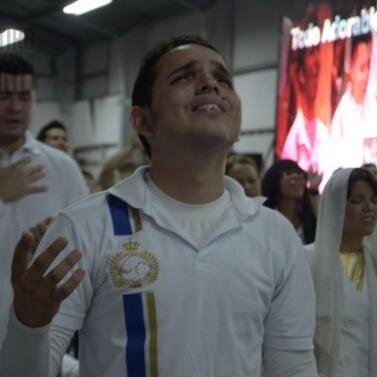 Adorador de Dios y principalmente buscando agradar y complacerlo.