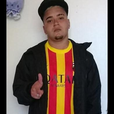 ♫ Nos tem Todo os Defeito se nos junta eu sei que vai da merda  ta faltando o palhacio sorrindo mas essa Arte eu vou faze na perna ♫