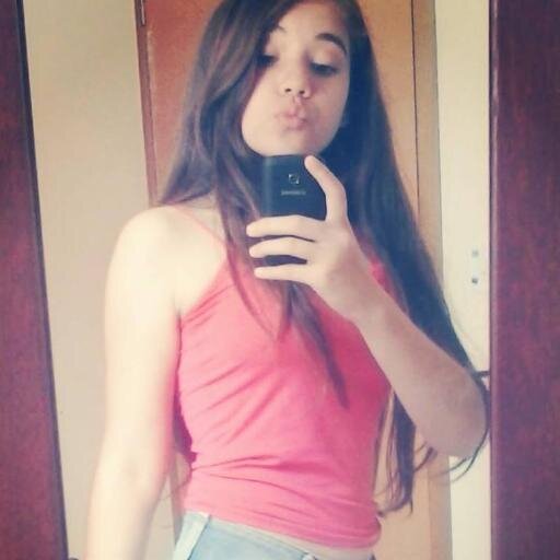 Bruna Garcia, 16 anos, solteira, gosto de reggae, Canabis.