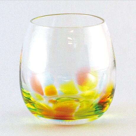 infotanakasyote's profile picture. 「肥前びーどろ（Vidro）」を専門に扱う田中商店です。
肥前びーどろは佐賀県佐賀市の重要無形文化財に指定されている伝統工芸の１つです。ガラスを型に入れず棹に巻き取り、空中で吹きながら一点一点成形しながらの手作りが特徴で２つと同じ形の作品がなく、世界に一つだけの工芸品です。