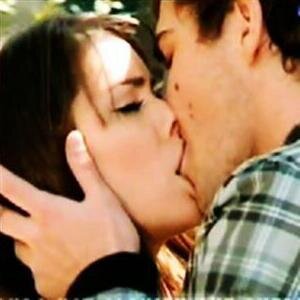 Hay muchas revoluciones, pero ninguna moviliza tanto como la revolución del amor. @laliespos @p_lanzani