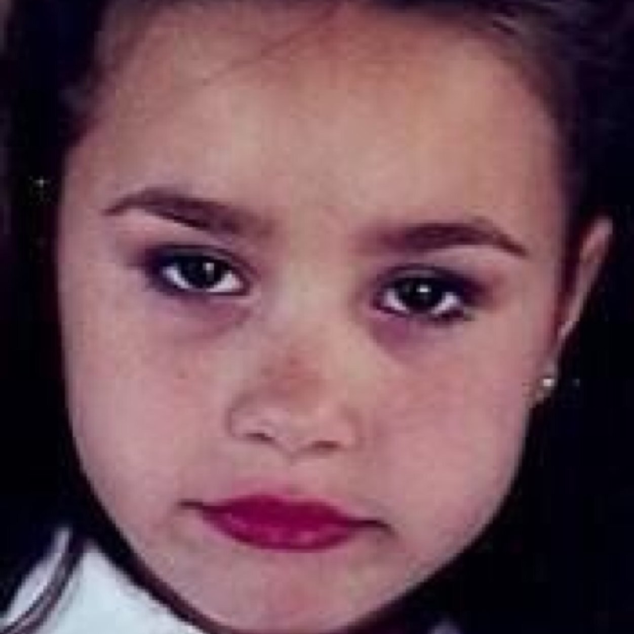 IF YOU LOVE DEMI FOLLOW @lovaticfambase SHES KNEW AND I PROMISE U WONT REGRET IT
