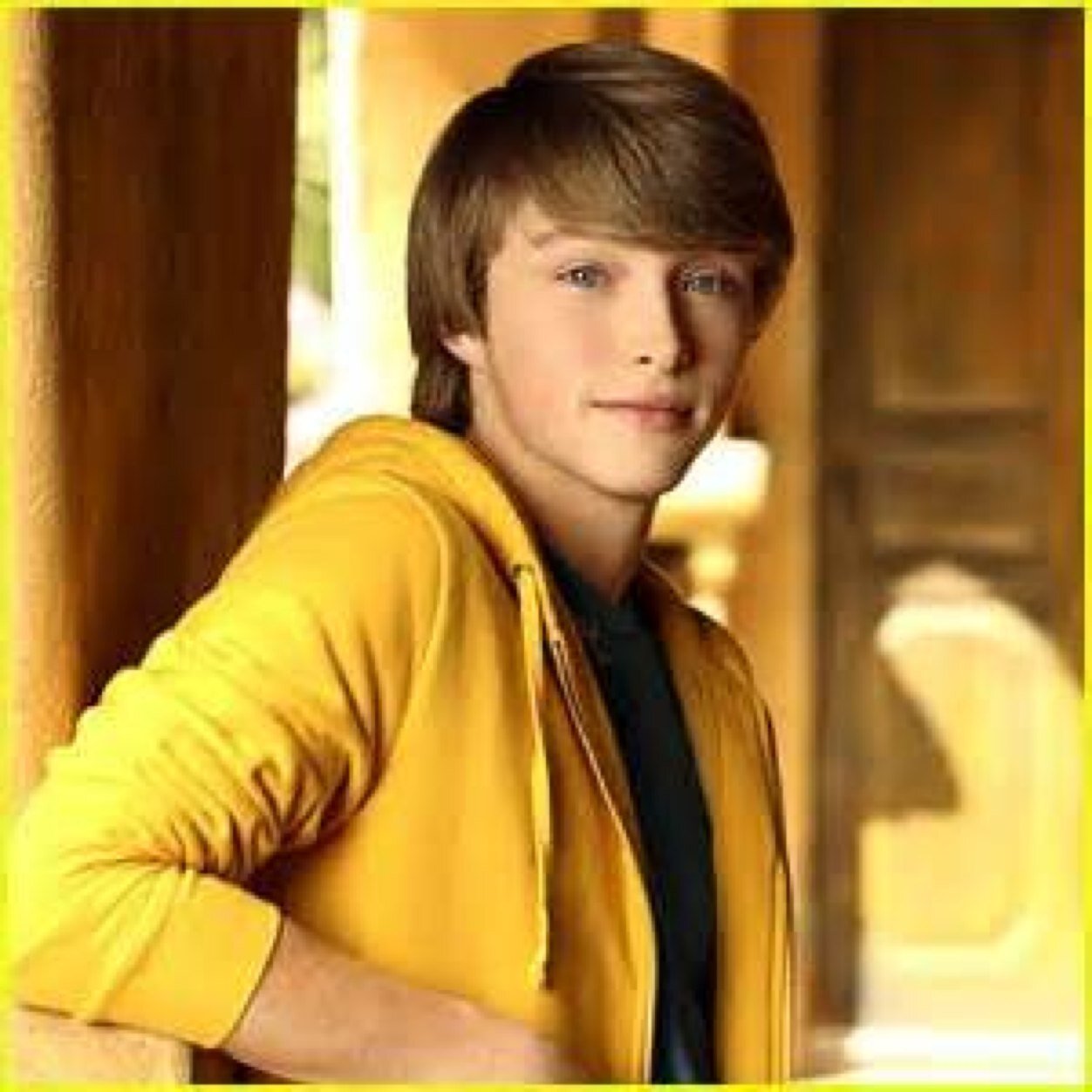 Hey I'm Christopher Wilde I'm a singer and a dancer my best friend is @StubbyTheRapper and I'm Single